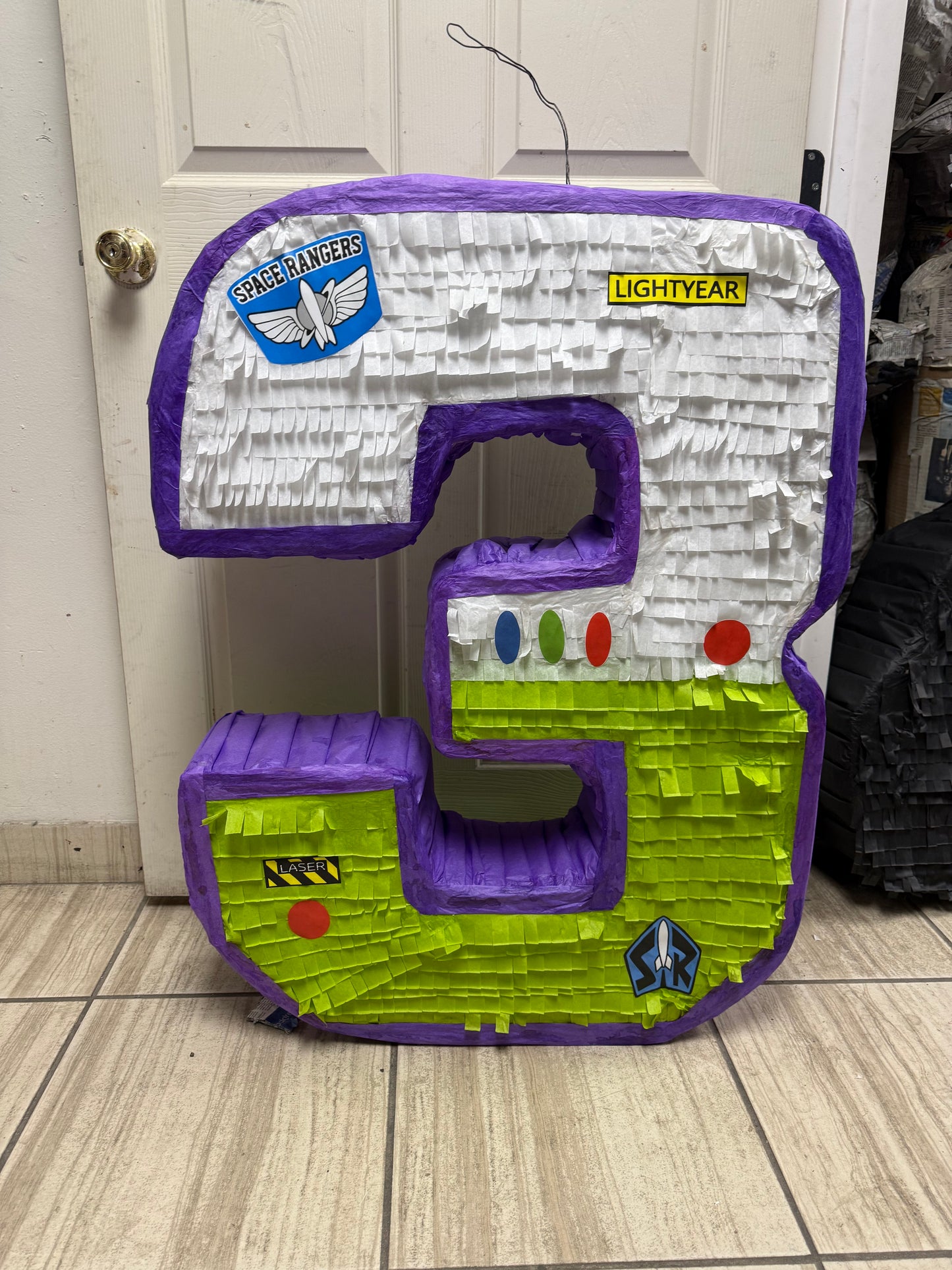 Number 3: Buzz Lightyear - Numero 3: Buzz Lightyear
